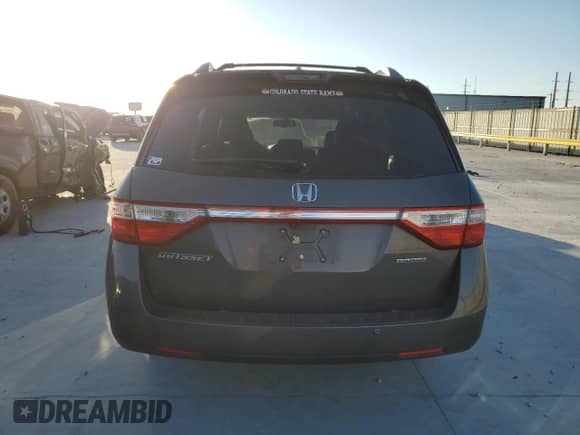 2013 Honda Odyssey Touring z VIN 5FNRL5H93DB050994, wystawiony jako Copart lot #89448415 z przebiegiem 138 294 mil mil oraz Czysty tytuł • Clean title. Historia ofert i sprzedaży dostępna na DreamBid. Obrazek 6.