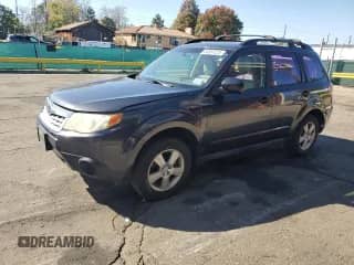 2013 Subaru Forester X z VIN JF2SHABC7DH413671, wystawiony jako Copart lot #84881225 z przebiegiem 204 155 mil mil oraz Szkoda całkowita • Salvage title. Historia ofert i sprzedaży dostępna na DreamBid. Obrazek 1.