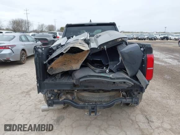 2024 Toyota Tacoma SR5 z VIN 3TMKB5FN7RM008836, wystawiony jako IAAI lot #41737519 z przebiegiem 3 754 mil mil oraz . Historia ofert i sprzedaży dostępna na DreamBid. Obrazek 17.