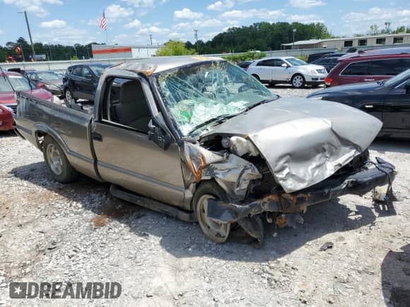 2003 Chevrolet S-10 with VIN 1GCCS14H838232283, listed as a Copart auction lot 72220104 with Not provided miles and Salvage title. Bid and sale history available at DreamBid. Image 4.