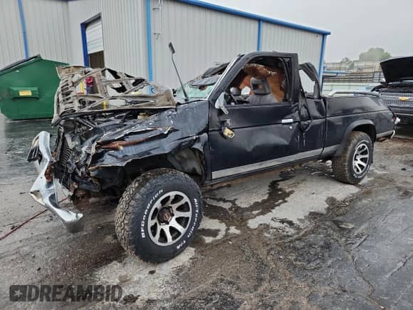 1997 Nissan Frontier XE z VIN 1N6SD16Y3VC417230, wystawiony jako Copart lot #59351355 z przebiegiem 167 617 mil mil oraz Nie do naprawy • Non repairable. Historia ofert i sprzedaży dostępna na DreamBid. Obrazek 1.