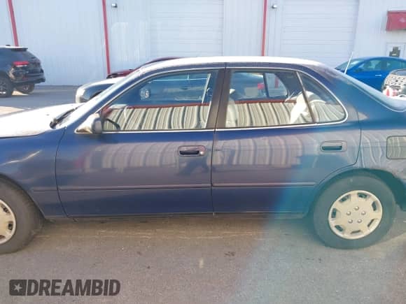 1994 Toyota Camry LE z VIN 4T1SK12EXRU374215, wystawiony jako IAAI lot #41581093 z przebiegiem 80 397 mil mil oraz . Historia ofert i sprzedaży dostępna na DreamBid. Obrazek 14.