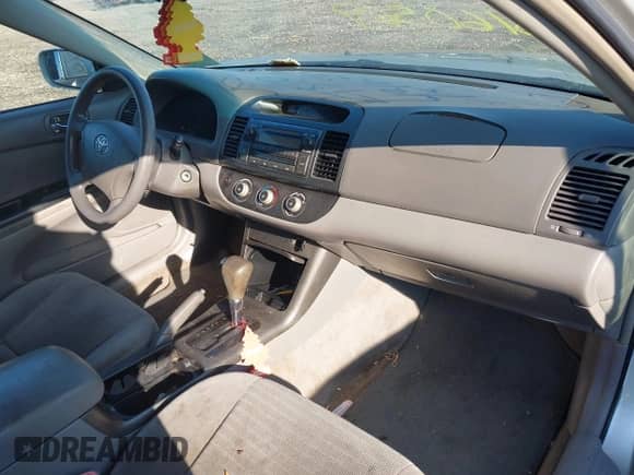 2005 Toyota Camry XLE z VIN 4T1BE32K25U952911, wystawiony jako IAAI lot #43160569 z przebiegiem Nie podano mil oraz . Historia ofert i sprzedaży dostępna na DreamBid. Obrazek 5.