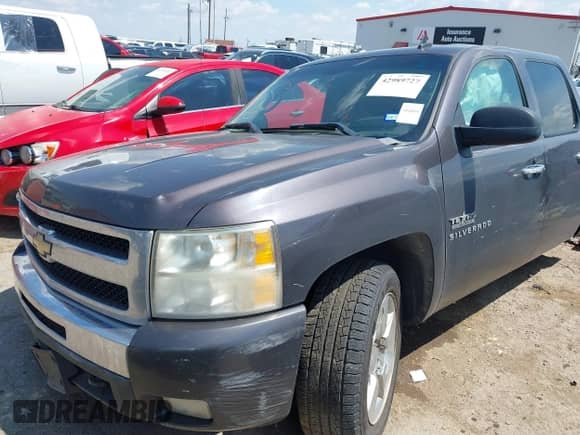 2010 Chevrolet Silverado 1500 LT z VIN 3GCRKSE30AG102962, wystawiony jako IAAI lot #42989727 z przebiegiem 232 236 mil mil oraz . Historia ofert i sprzedaży dostępna na DreamBid. Obrazek 2.