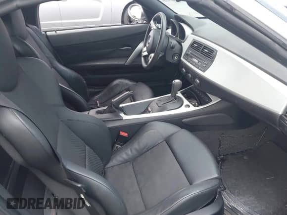 2006 BMW Z4 3.0i с VIN 4USBU33596LW69200, выставлен на аукционе IAAI как лот 41774419 с пробегом 59 691 миль миль и . История ставок и продаж доступна на DreamBid. Изображение 5.