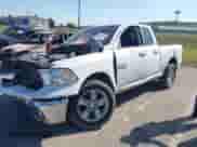 2018 Ram 1500 Big Horn z VIN 1C6RR7GG3JS231593, wystawiony jako IAAI lot #43102578 z przebiegiem Nie podano mil oraz . Historia ofert i sprzedaży dostępna na DreamBid. Obrazek 2.