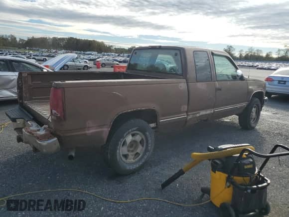 1994 GMC Sierra 1500 with VIN 2GTEK19K1R1548357, listed as a Copart auction lot 82556885 with 157,548 mi miles and Clean title. Bid and sale history available at DreamBid. Image 3.