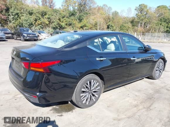 2024 Nissan Altima SV z VIN 1N4BL4DV8RN372463, wystawiony jako IAAI lot #43543996 z przebiegiem 33 533 mil mil oraz . Historia ofert i sprzedaży dostępna na DreamBid. Obrazek 4.