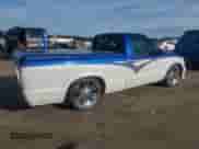 1998 Chevrolet S-10 z VIN 1GCCS144XWK171796, wystawiony jako Copart lot #68531605 z przebiegiem 125 270 mil mil oraz Czysty tytuł • Clean title. Historia ofert i sprzedaży dostępna na DreamBid. Obrazek 3.