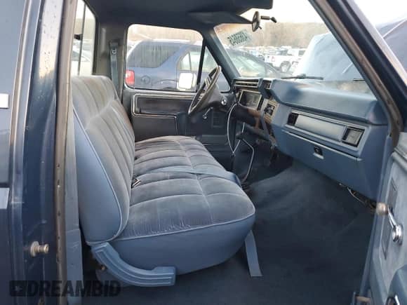 1986 Ford F-150 z VIN 1FTEF14N2GPA89930, wystawiony jako Copart lot #43658645 z przebiegiem 87 219 mil mil oraz Czysty tytuł • Clean title. Historia ofert i sprzedaży dostępna na DreamBid. Obrazek 10.