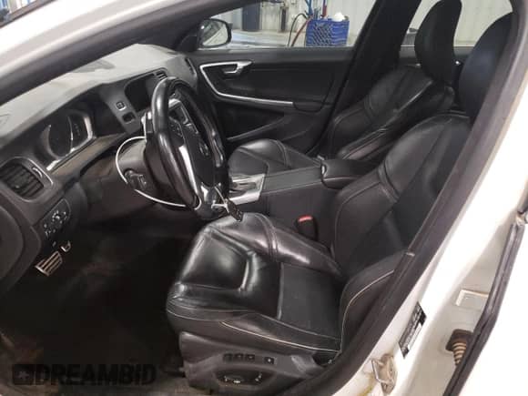 2015 Volvo S60 T6 R-Design Platinum с VIN YV1902TS3F1335329, выставлен на аукционе Copart как лот 81512184 с пробегом 103 129 миль миль и Списание • Salvage title. История ставок и продаж доступна на DreamBid. Изображение 7.