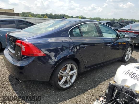 2016 Volvo S60 T5 Premier z VIN YV1612TK3G2414236, wystawiony jako Copart lot #64383265 z przebiegiem 130 704 mil mil oraz Szkoda całkowita • Salvage title. Historia ofert i sprzedaży dostępna na DreamBid. Obrazek 3.