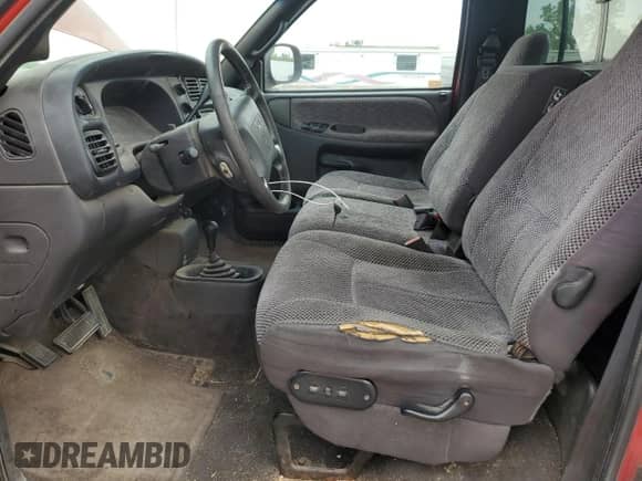 2000 Dodge 1500 with VIN 1B7HF16Z3YS579353, listed as a Copart auction lot 53816505 with 137,247 mi miles and Salvage title. Bid and sale history available at DreamBid. Image 7.