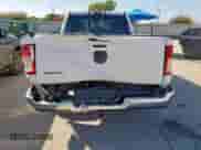 2022 Ram 1500 Big Horn z VIN 1C6RREBGXNN273436, wystawiony jako Copart lot #66156045 z przebiegiem 87 827 mil mil oraz Czysty tytuł • Clean title. Historia ofert i sprzedaży dostępna na DreamBid. Obrazek 6.