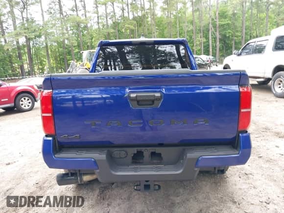 2024 Toyota Tacoma SR5 z VIN 3TMLB5JN5RM079724, wystawiony jako IAAI lot #42507488 z przebiegiem 6 543 mil mil oraz . Historia ofert i sprzedaży dostępna na DreamBid. Obrazek 16.