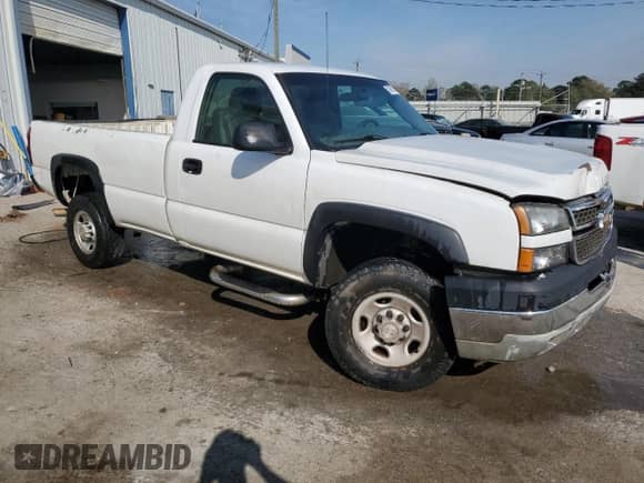 2006 Chevrolet Silverado 2500HD LS with VIN 1GCHC24U26E272208, listed as a Copart auction lot 50386135 with 278,936 mi miles and Salvage title. Bid and sale history available at DreamBid. Image 4.