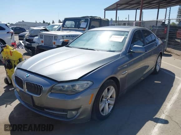 2011 BMW 5 Series 528i с VIN WBAFR1C56BC741989, выставлен на аукционе IAAI как лот 42533229 с пробегом 170 719 миль миль и . История ставок и продаж доступна на DreamBid. Изображение 2.