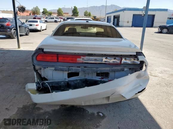 2014 Dodge Challenger R/T z VIN 2C3CDYBT9EH304426, wystawiony jako Copart lot #80911705 z przebiegiem 132 932 mil mil oraz Szkoda całkowita • Salvage title. Historia ofert i sprzedaży dostępna na DreamBid. Obrazek 6.