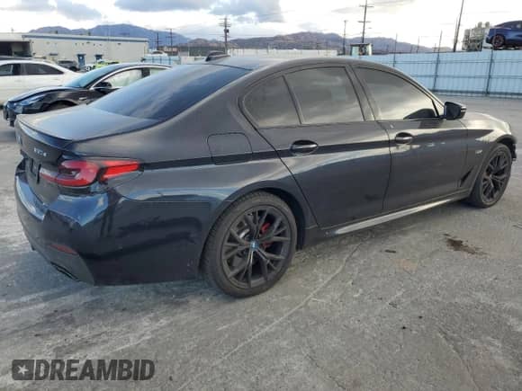 2023 BMW 5 Series 530e z VIN WBA13AG08PCL18624, wystawiony jako Copart lot #87265114 z przebiegiem 38 150 mil mil oraz Szkoda całkowita • Salvage title. Historia ofert i sprzedaży dostępna na DreamBid. Obrazek 3.