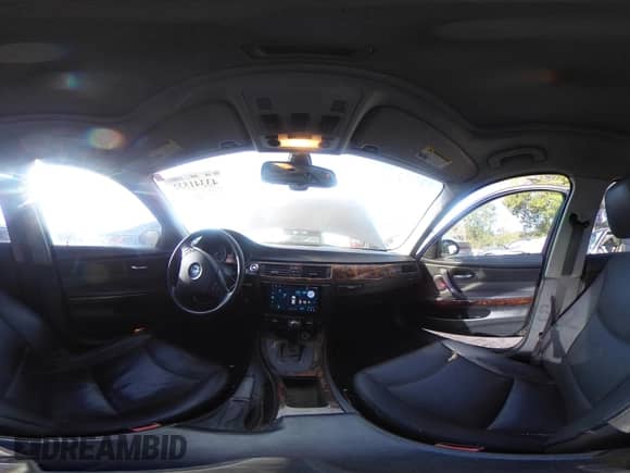 2008 BMW 3 Series 328i z VIN WBAVA33558KX83955, wystawiony jako IAAI lot #43341532 z przebiegiem 181 228 mil mil oraz . Historia ofert i sprzedaży dostępna na DreamBid. Obrazek 18.