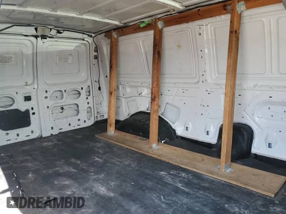 2003 Ford Econoline Cargo с VIN 1FTRE14213HB55527, выставлен на аукционе Copart как лот 86526164 с пробегом 187 256 миль миль и На запчасти • Non repairable. История ставок и продаж доступна на DreamBid. Изображение 11.