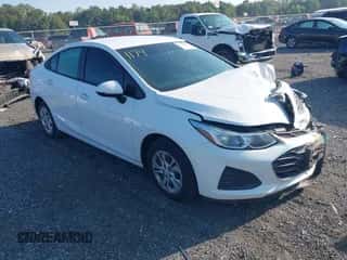 2019 Chevrolet Cruze LS с VIN 1G1BC5SM6K7131174, выставлен на аукционе IAAI как лот 43218300 с пробегом 101 448 миль миль и . История ставок и продаж доступна на DreamBid. Изображение 1.