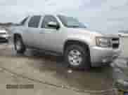 2009 Chevrolet Avalanche 2LT z VIN 3GNEC22049G232882, wystawiony jako Copart lot #60688274 z przebiegiem 280 932 mil mil oraz Szkoda całkowita • Salvage title. Historia ofert i sprzedaży dostępna na DreamBid. Obrazek 4.