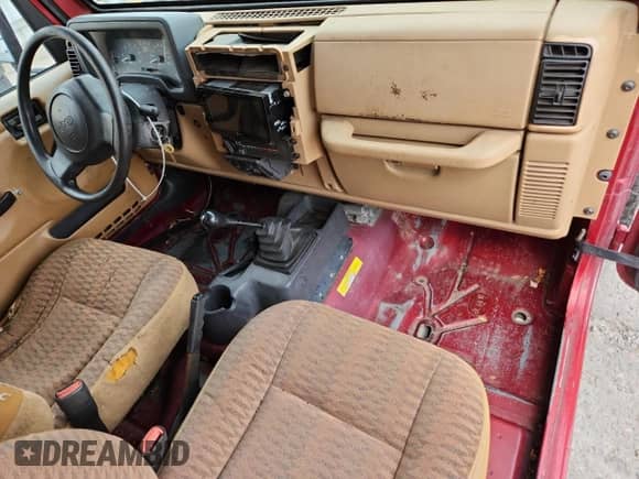 1998 Jeep Wrangler SE z VIN 1J4FY29P1WP766697, wystawiony jako Copart lot #81717285 z przebiegiem 203 156 mil mil oraz Szkoda całkowita • Salvage title. Historia ofert i sprzedaży dostępna na DreamBid. Obrazek 8.