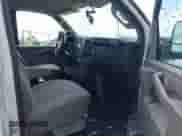 2016 Chevrolet Express Cargo z VIN 1GCWGAFF1G1148234, wystawiony jako IAAI lot #42650015 z przebiegiem 89 796 mil mil oraz . Historia ofert i sprzedaży dostępna na DreamBid. Obrazek 5.