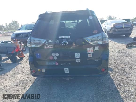2013 Toyota Sienna SE с VIN 5TDXK3DC0DS357678, выставлен на аукционе IAAI как лот 42659483 с пробегом 150 566 миль миль и . История ставок и продаж доступна на DreamBid. Изображение 16.