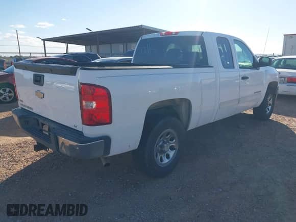 2012 Chevrolet Silverado 1500 LS z VIN 1GCRCREA1CZ180190, wystawiony jako IAAI lot #43498150 z przebiegiem 298 253 mil mil oraz . Historia ofert i sprzedaży dostępna na DreamBid. Obrazek 4.