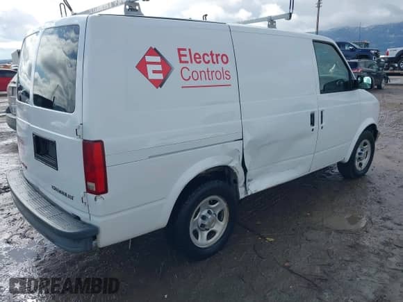 2004 Chevrolet Astro Cargo z VIN 1GCDL19X54B121146, wystawiony jako IAAI lot #41776059 z przebiegiem 172 409 mil mil oraz . Historia ofert i sprzedaży dostępna na DreamBid. Obrazek 4.