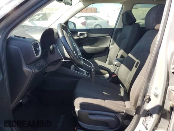 2020 Hyundai Venue SEL z VIN KMHRC8A3XLU028130, wystawiony jako Copart lot #71431065 z przebiegiem 67 023 mil mil oraz Szkoda całkowita • Salvage title. Historia ofert i sprzedaży dostępna na DreamBid. Obrazek 7.