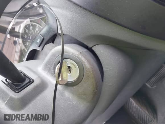 2005 Hyundai Tucson GL z VIN KM8JM12B35U170765, wystawiony jako IAAI lot #42439844 z przebiegiem 186 547 mil mil oraz . Historia ofert i sprzedaży dostępna na DreamBid. Obrazek 11.