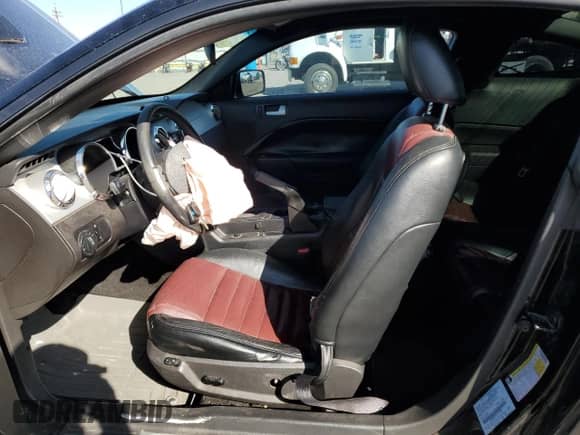 2007 Ford Mustang GT Deluxe с VIN 1ZVFT82H275259800, выставлен на аукционе Copart как лот 87217065 с пробегом 162 172 миль миль и Списание • Salvage title. История ставок и продаж доступна на DreamBid. Изображение 7.