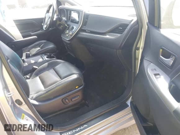 2015 Toyota Sienna SE with VIN 5TDXK3DC3FS558896, listed as a IAAI auction lot 40546295 with 91,686 mi miles and . Bid and sale history available at DreamBid. Image 5.