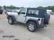 2008 Jeep Wrangler X z VIN 1J4FA24108L632149, wystawiony jako IAAI lot #43272246 z przebiegiem 122 596 mil mil oraz . Historia ofert i sprzedaży dostępna na DreamBid. Obrazek 3.