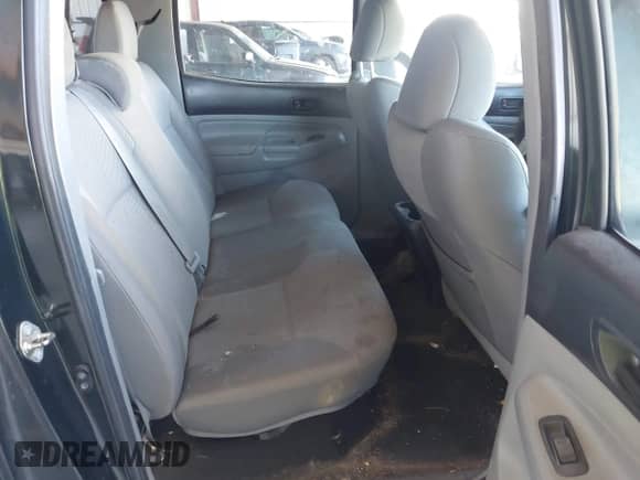 2014 Toyota Tacoma z VIN 3TMLU4EN4EM148475, wystawiony jako IAAI lot #43510986 z przebiegiem 206 348 mil mil oraz . Historia ofert i sprzedaży dostępna na DreamBid. Obrazek 8.