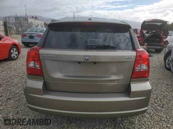 2008 Dodge Caliber SXT z VIN 1B3HB48B38D655284, wystawiony jako Copart lot #85874205 z przebiegiem 157 306 mil mil oraz Szkoda całkowita • Salvage title. Historia ofert i sprzedaży dostępna na DreamBid. Obrazek 6.