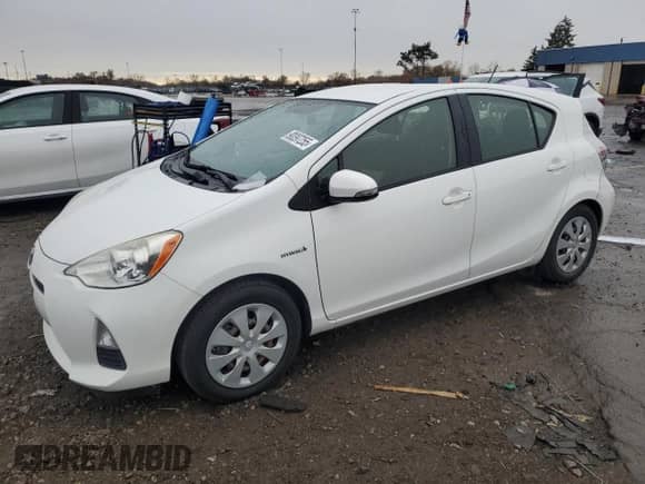 2013 Toyota Prius Three with VIN JTDKDTB34D1543888, listed as a Copart auction lot 90397255 with 57,781 mi miles and Clean title. Bid and sale history available at DreamBid. Image 1.