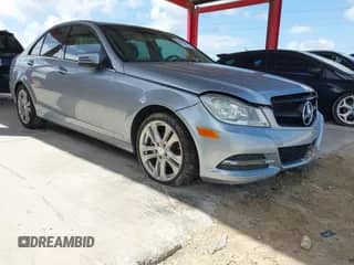 2013 Mercedes-Benz C 250 Sport с VIN WDDGF4HB3DR245974, выставлен на аукционе IAAI как лот 43368847 с пробегом 131 086 миль миль и . История ставок и продаж доступна на DreamBid. Изображение 1.