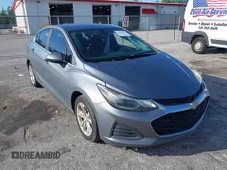 2019 Chevrolet Cruze LT с VIN 1G1BE5SM0K7101128, выставлен на аукционе IAAI как лот 43344737 с пробегом 85 962 миль миль и . История ставок и продаж доступна на DreamBid. Изображение 1.