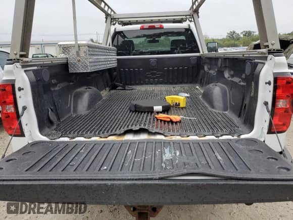 2018 Chevrolet Silverado 2500HD z VIN 1GC0KUEY4JZ278395, wystawiony jako Copart lot #72715914 z przebiegiem 53 987 mil mil oraz Szkoda całkowita • Salvage title. Historia ofert i sprzedaży dostępna na DreamBid. Obrazek 10.
