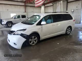2014 Toyota Sienna LE AAS с VIN 5TDKK3DC5ES493428, выставлен на аукционе Copart как лот 85291155 с пробегом 145 406 миль миль и Списание • Salvage title. История ставок и продаж доступна на DreamBid. Изображение 1.