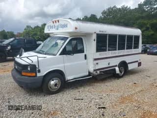 2003 Chevrolet Express Commercial DRW C7L с VIN 1GBJG31U931200249, выставлен на аукционе Copart как лот 65116585 с пробегом 73 979 миль миль и Списание • Salvage title. История ставок и продаж доступна на DreamBid. Изображение 1.