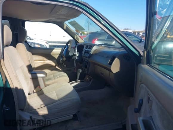 2000 Nissan Frontier XE с VIN 1N6ED26T2YC427520, выставлен на аукционе IAAI как лот 41478878 с пробегом 215 250 миль миль и . История ставок и продаж доступна на DreamBid. Изображение 5.