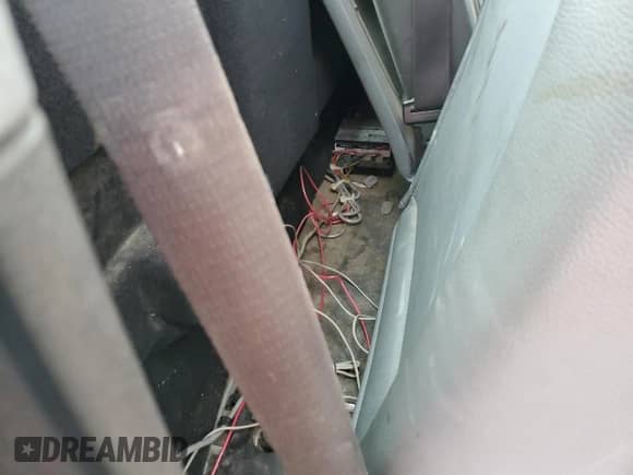 2011 Ford F-250 XL с VIN 1FDBF2A67BEB32650, выставлен на аукционе Copart как лот 88684165 с пробегом 138 318 миль миль и Списание • Salvage title. История ставок и продаж доступна на DreamBid. Изображение 10.