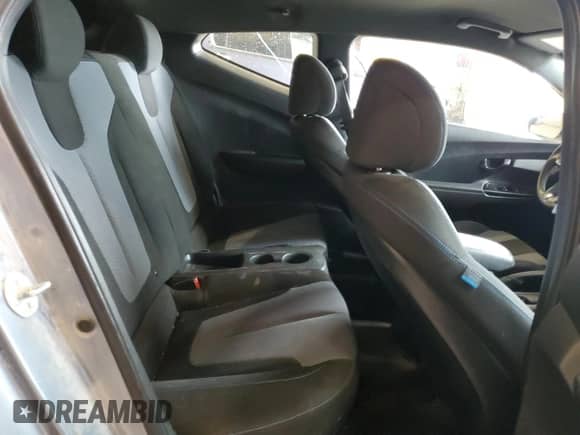 2019 Hyundai Veloster Premium z VIN KMHTG6AF5KU019911, wystawiony jako Copart lot #59309185 z przebiegiem 122 598 mil mil oraz Szkoda całkowita • Salvage title. Historia ofert i sprzedaży dostępna na DreamBid. Obrazek 10.