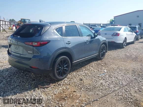 2023 Mazda CX-5 S Carbon Edition z VIN JM3KFBCM9P0211734, wystawiony jako IAAI lot #42439734 z przebiegiem 22 886 mil mil oraz . Historia ofert i sprzedaży dostępna na DreamBid. Obrazek 4.