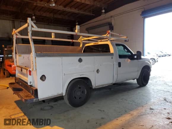 2016 Ford F-250 XL with VIN 1FDBF2A61GEB99039, listed as a Copart auction lot 90831805 with 302,963 mi miles and Clean title. Bid and sale history available at DreamBid. Image 3.